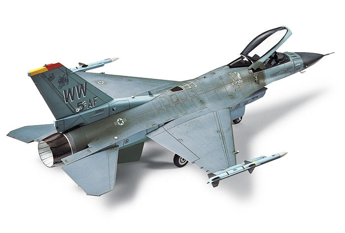 Tamiya Lockheed Martin F16CJ (Block 50) Fighting Falcon (1:72)