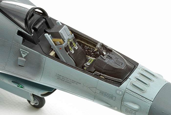 Tamiya Lockheed Martin F16CJ (Block 50) Fighting Falcon (1:72)