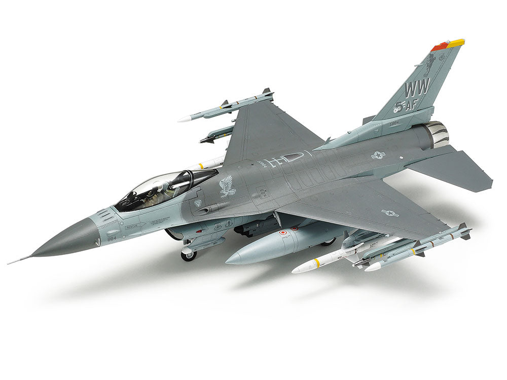 Tamiya Lockheed Martin F-16 CJ (Block 50) Fighting Falcon w/Full Equipment (1:72)