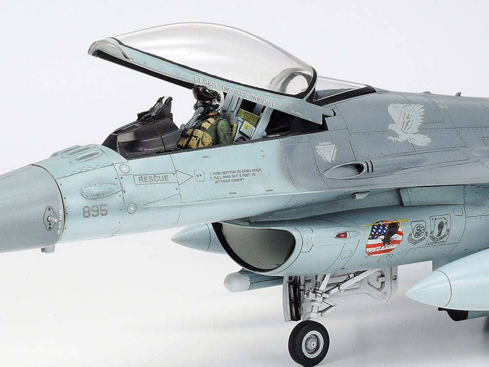 Tamiya Lockheed Martin F-16CJ (Block 50) Fighting Falcon (1:48)