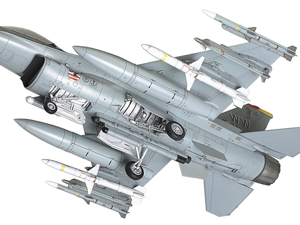 Tamiya Lockheed Martin F-16CJ (Block 50) Fighting Falcon (1:48)