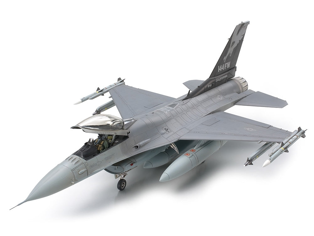 Tamiya Lockheed Martin F-16C (Block 25/32) Fighting Falcon ANG (1:48)