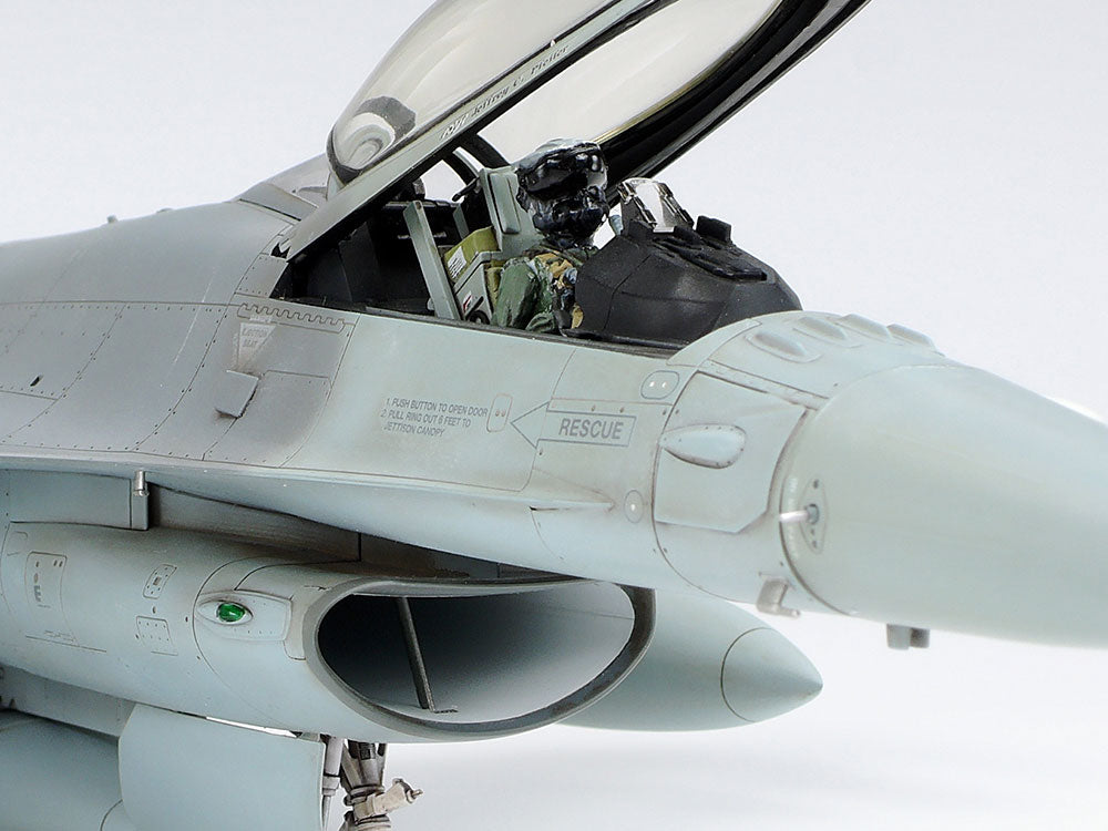 Tamiya Lockheed Martin F-16C (Block 25/32) Fighting Falcon ANG (1:48)