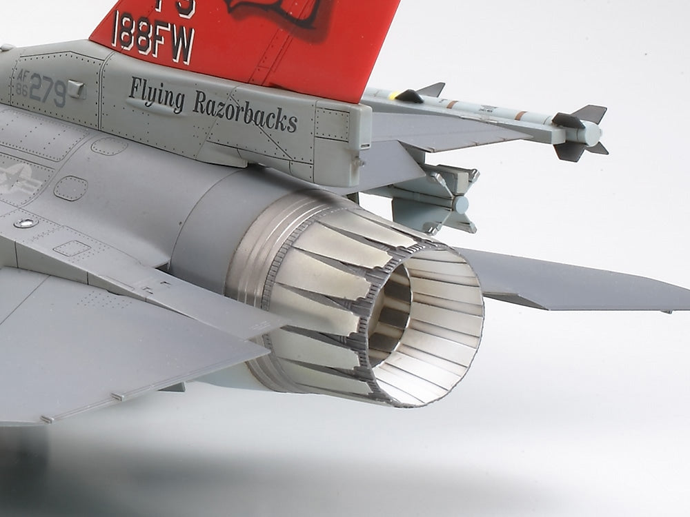 Tamiya Lockheed Martin F-16C (Block 25/32) Fighting Falcon ANG (1:48)
