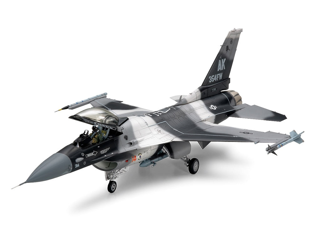Tamiya F-16C/N "Aggressor/Adversary" (1:48)