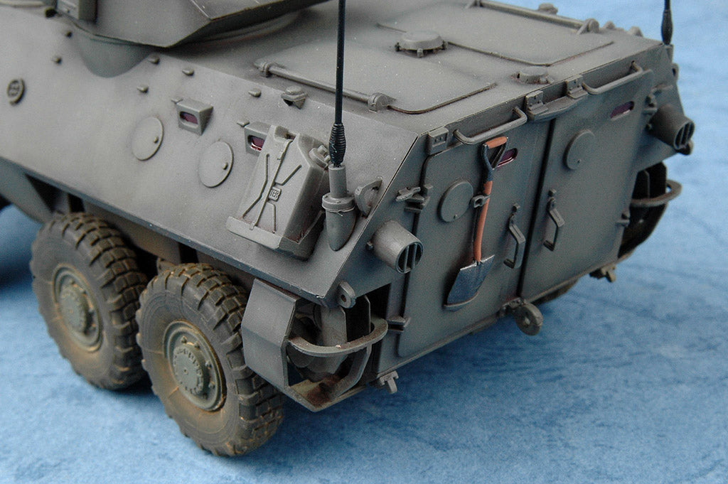 Trumpeter Canadian AVGP Grizzly (Early) (1:35)
