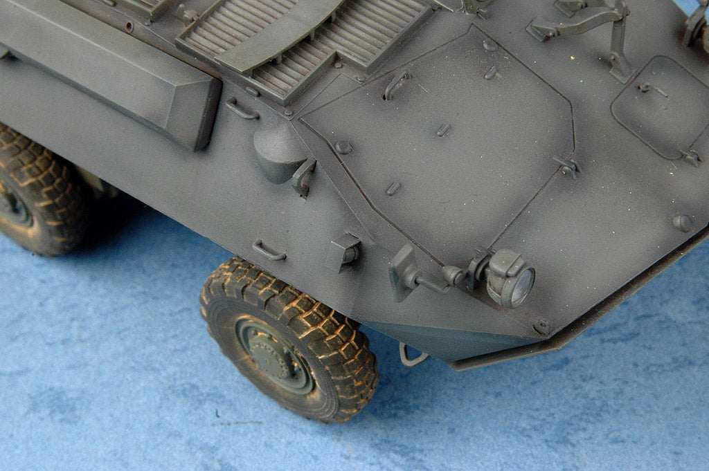 Trumpeter Canadian AVGP Grizzly (Early) (1:35)