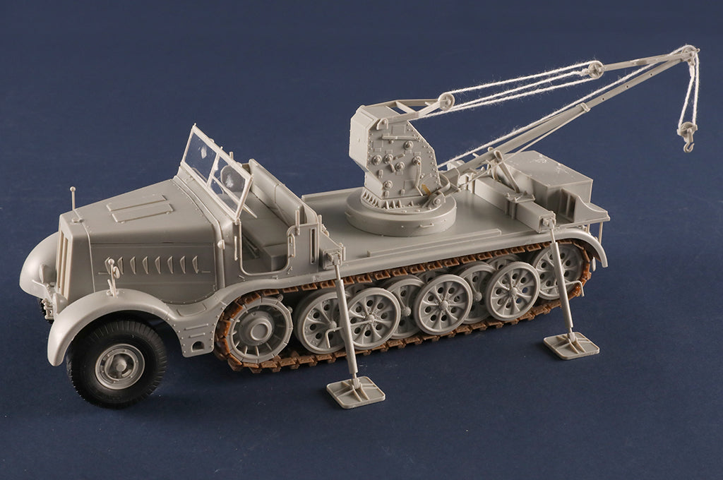 Trumpeter Schwerer Zugkraftwagen 18 t with 6 t Billstein-Crane, Sd.Kfz.9/1 (1:35)
