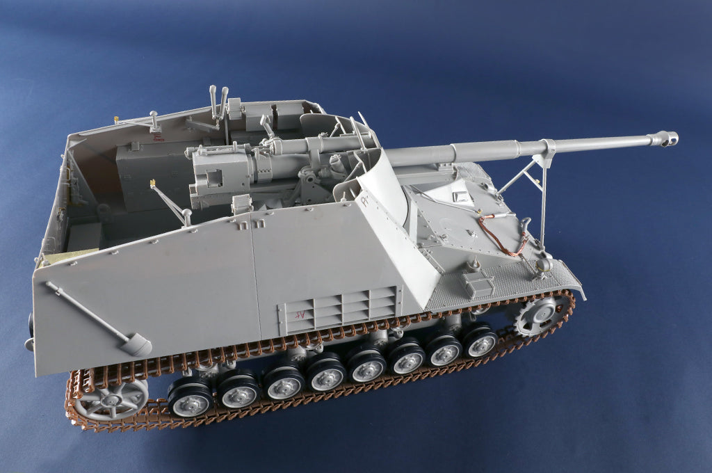 Trumpeter German Sd.Kfz.164 Nashorn (1:16)
