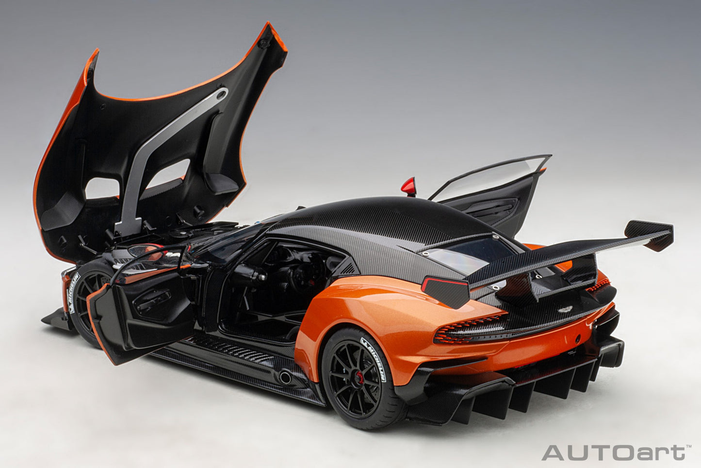 AUTOart Aston Martin Vulcan - Madagascar Orange (1:18)