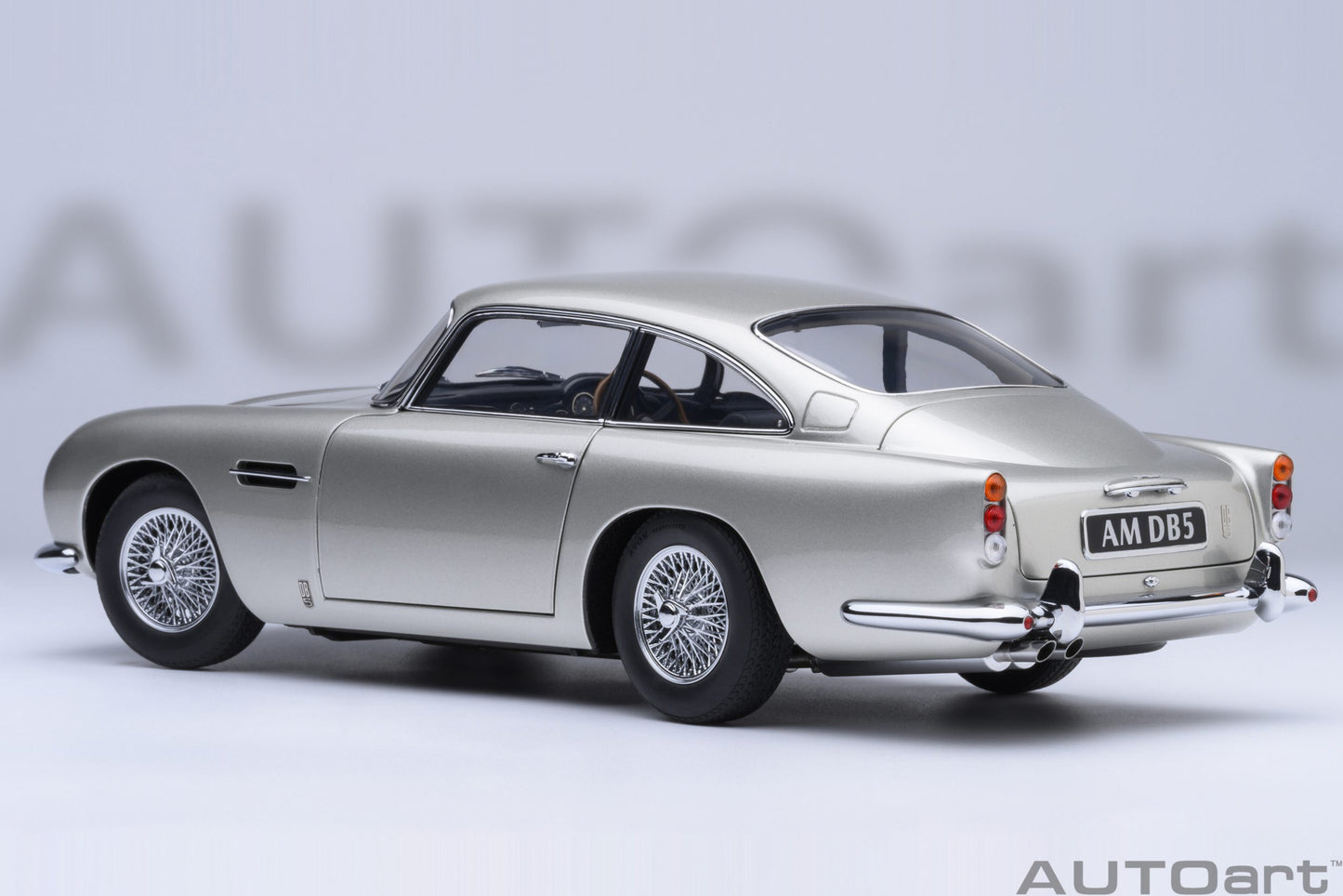 AUTOart Aston Martin DB5 - Birch Silver (1:18)