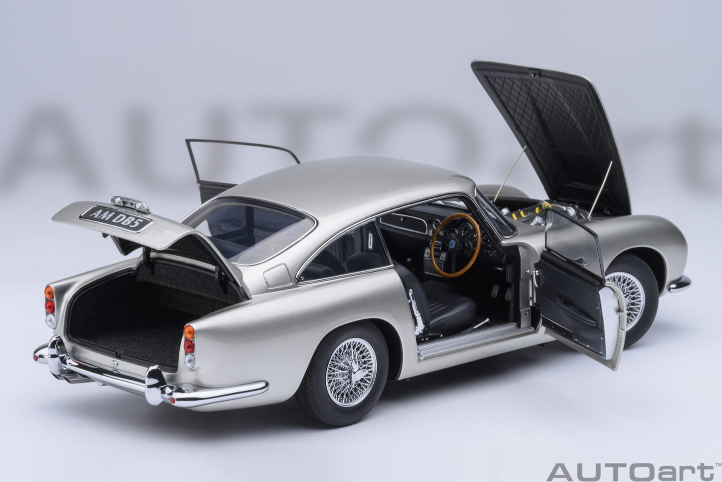 AUTOart Aston Martin DB5 - Birch Silver (1:18)