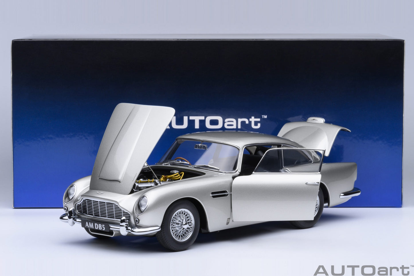 AUTOart Aston Martin DB5 - Birch Silver (1:18)