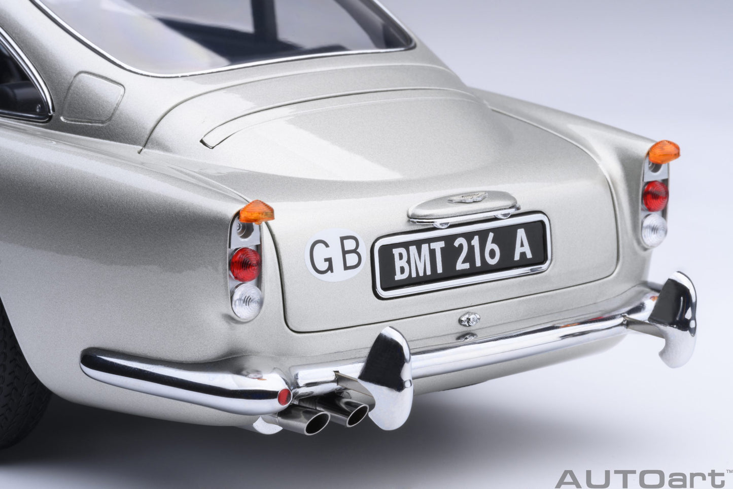 AUTOart Aston Martin DB5 - 007 Goldfinger (with Weapons) - Silver (1:18)