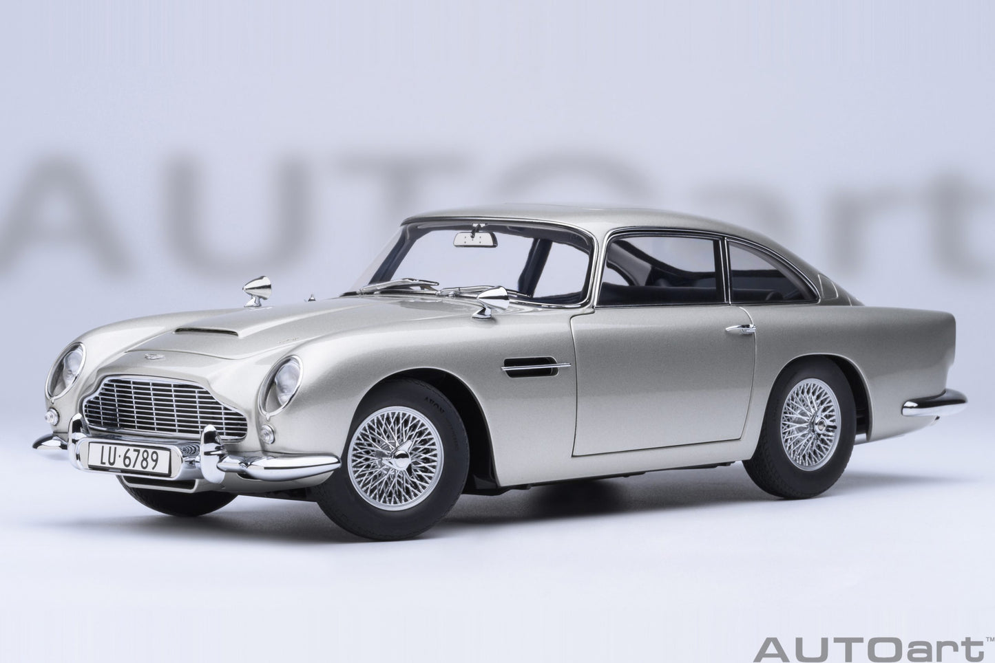 AUTOart Aston Martin DB5 - 007 Goldfinger (with Weapons) - Silver (1:18)