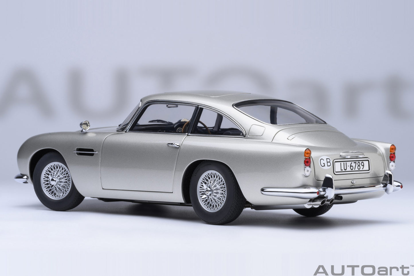 AUTOart Aston Martin DB5 - 007 Goldfinger (with Weapons) - Silver (1:18)