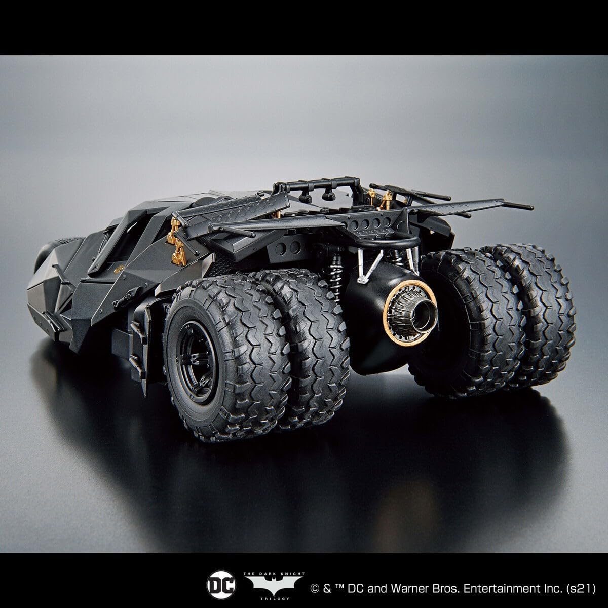 Bandai Batmobile (Batman Begins Version) (1:35)