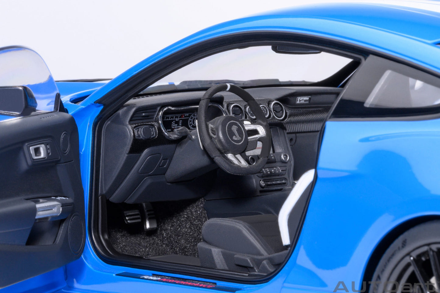 AUTOart Ford Mustang Shelby GT500 - Grabber Blue (1:18)