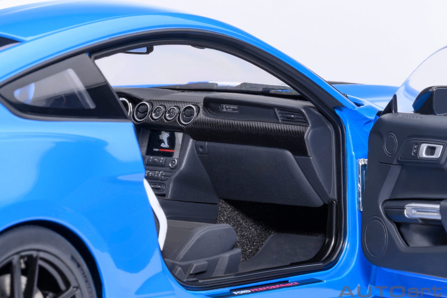 AUTOart Ford Mustang Shelby GT500 - Grabber Blue (1:18)
