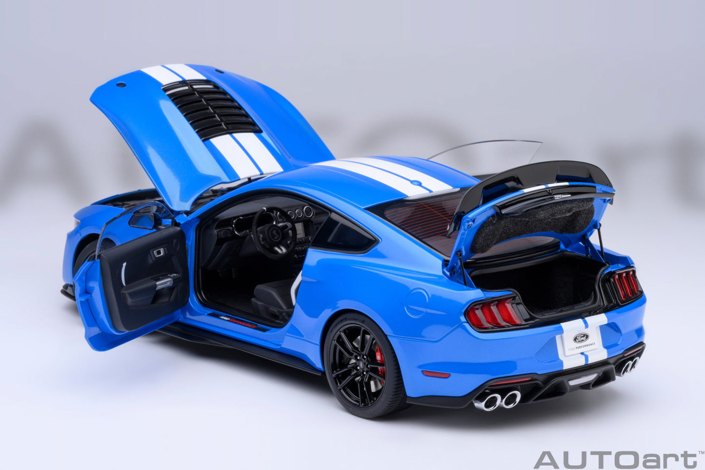 AUTOart Ford Mustang Shelby GT500 - Grabber Blue (1:18)