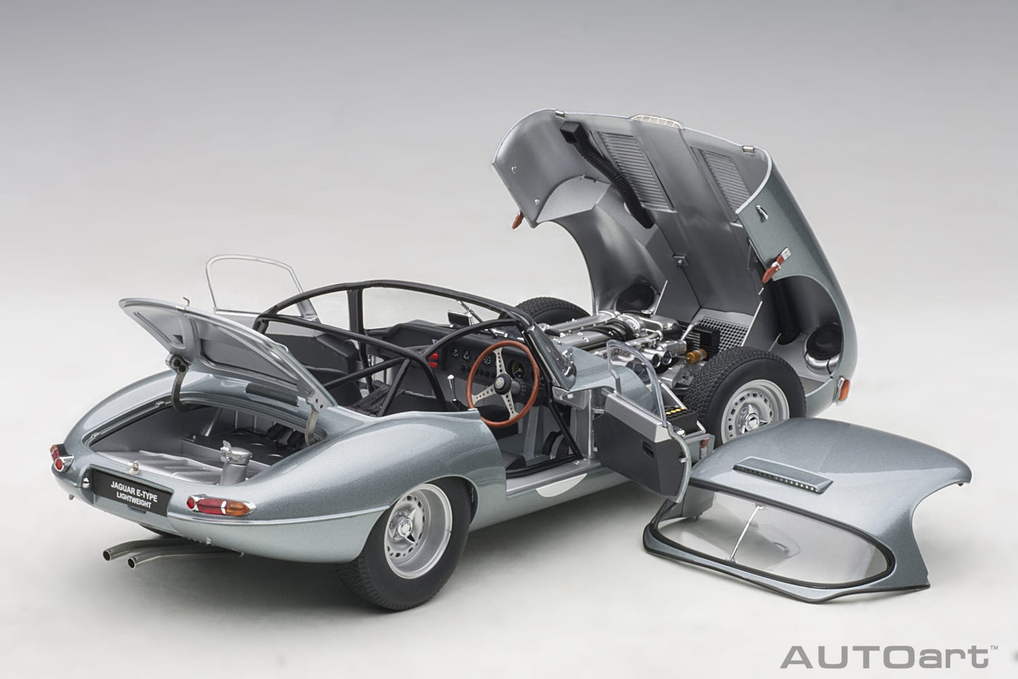 AUTOart Jaguar E-Type Lightweight - Silver (1:18)