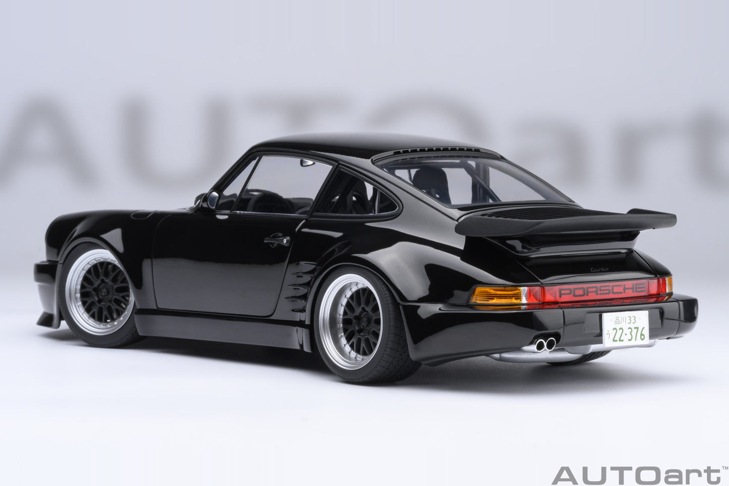 AUTOart Porsche 911(930) Turbo - Wangan Midnight "Blackbird" Comic #1 Version (1:18)