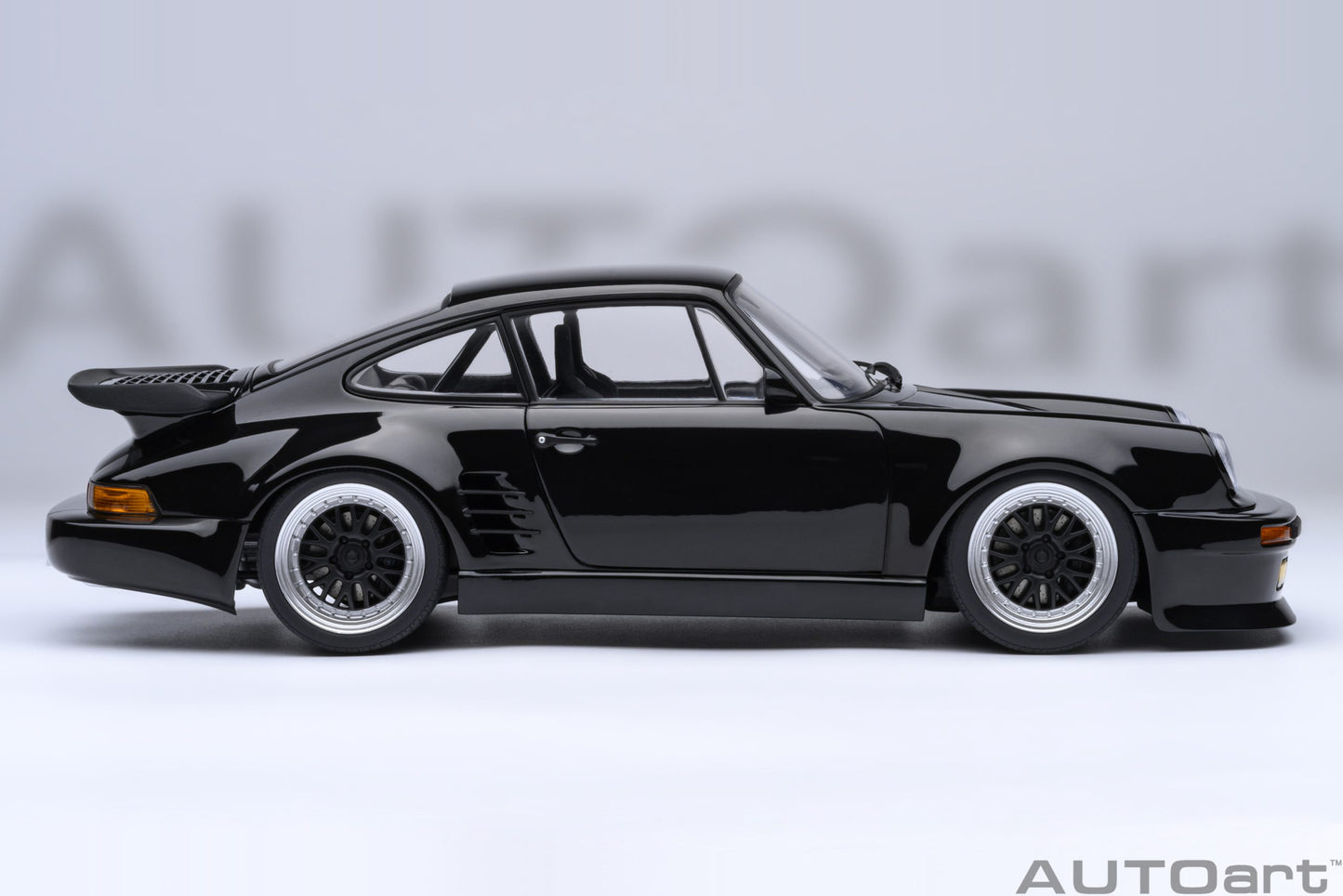 AUTOart Porsche 911(930) Turbo - Wangan Midnight "Blackbird" Comic #1 Version (1:18)