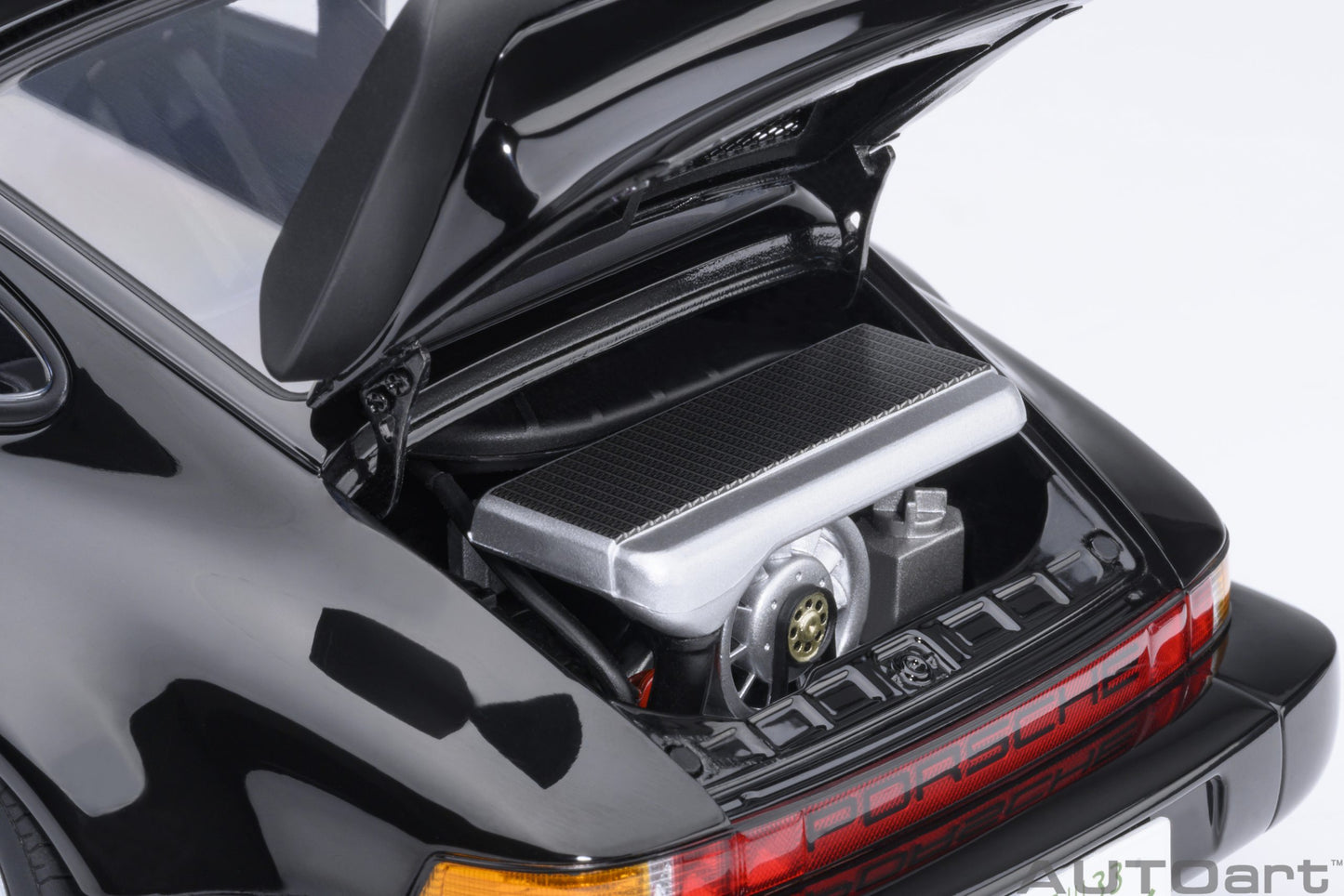 AUTOart Porsche 911(930) Turbo - Wangan Midnight "Blackbird" Comic #1 Version (1:18)