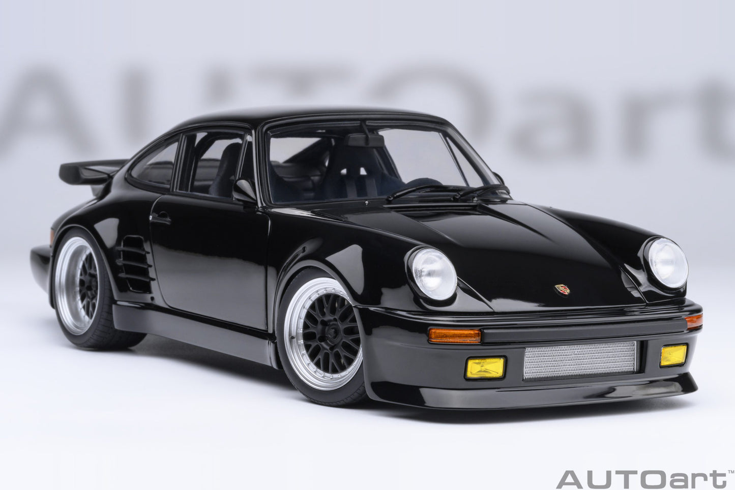AUTOart Porsche 911(930) Turbo - Wangan Midnight "Blackbird" Comic #1 Version (1:18)