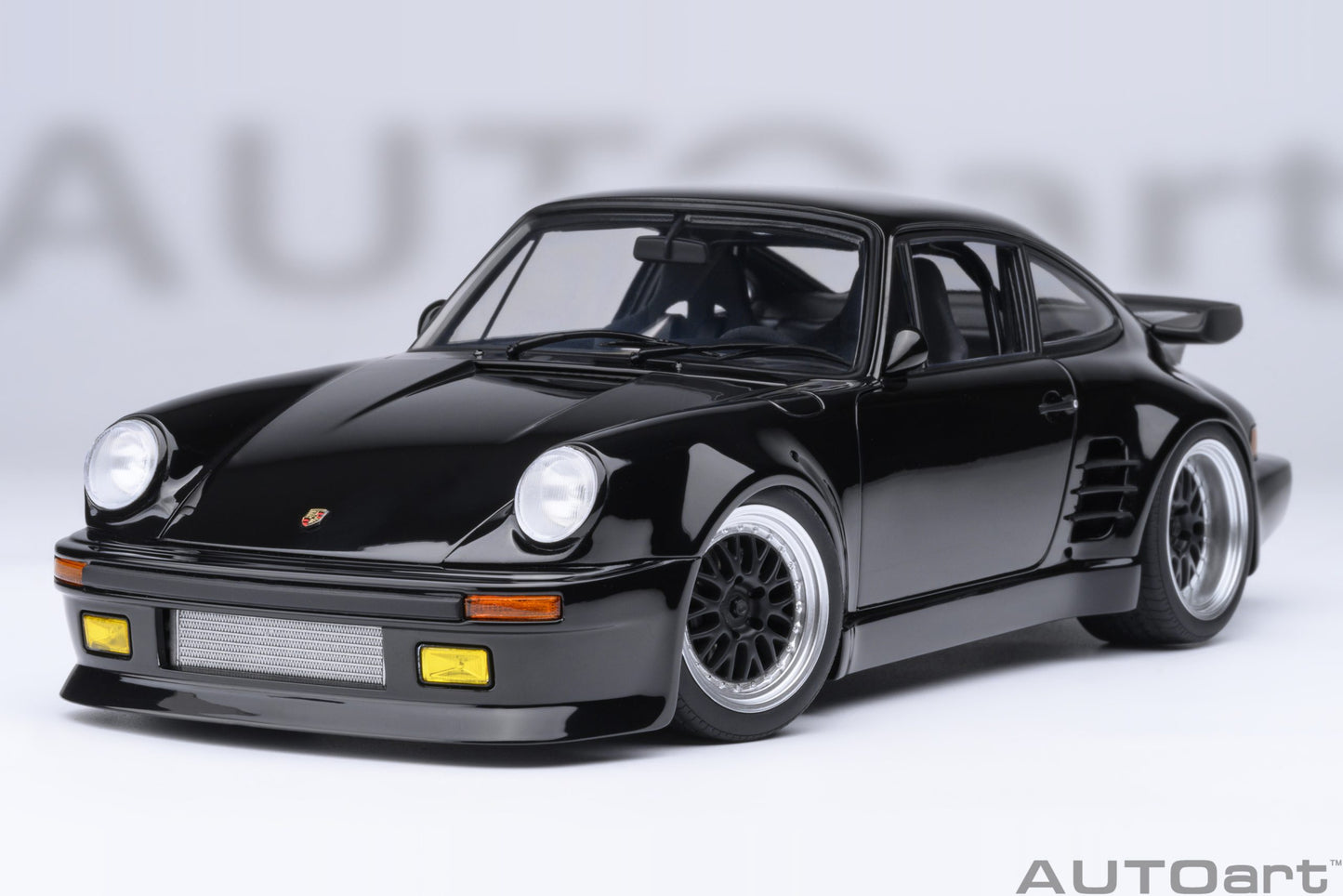 AUTOart Porsche 911(930) Turbo - Wangan Midnight "Blackbird" Comic #1 Version (1:18)