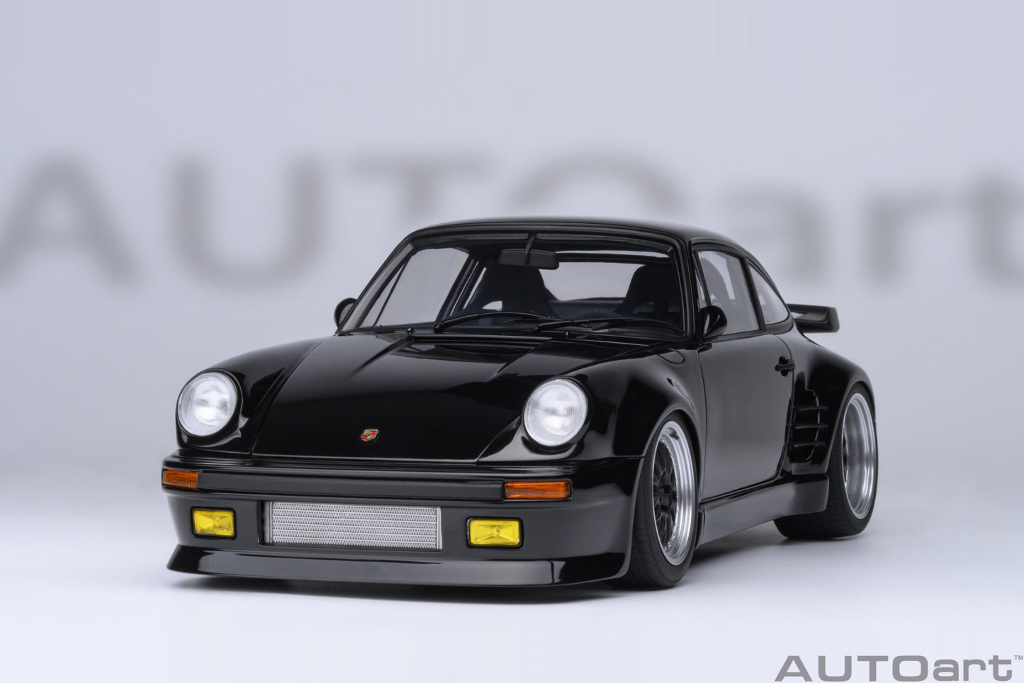 AUTOart Porsche 911(930) Turbo - Wangan Midnight "Blackbird" Comic #1 Version (1:18)