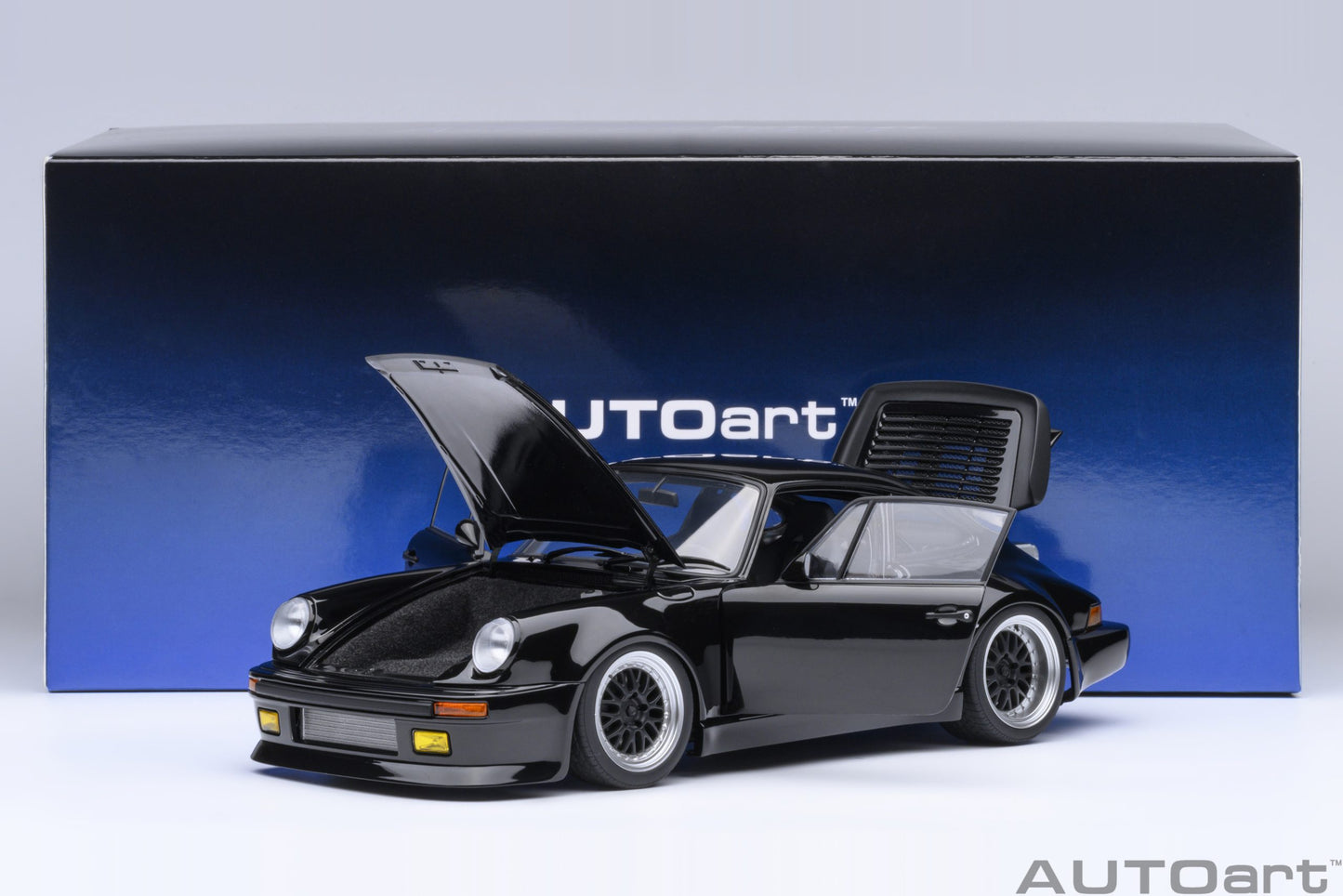 AUTOart Porsche 911(930) Turbo - Wangan Midnight "Blackbird" Comic #1 Version (1:18)