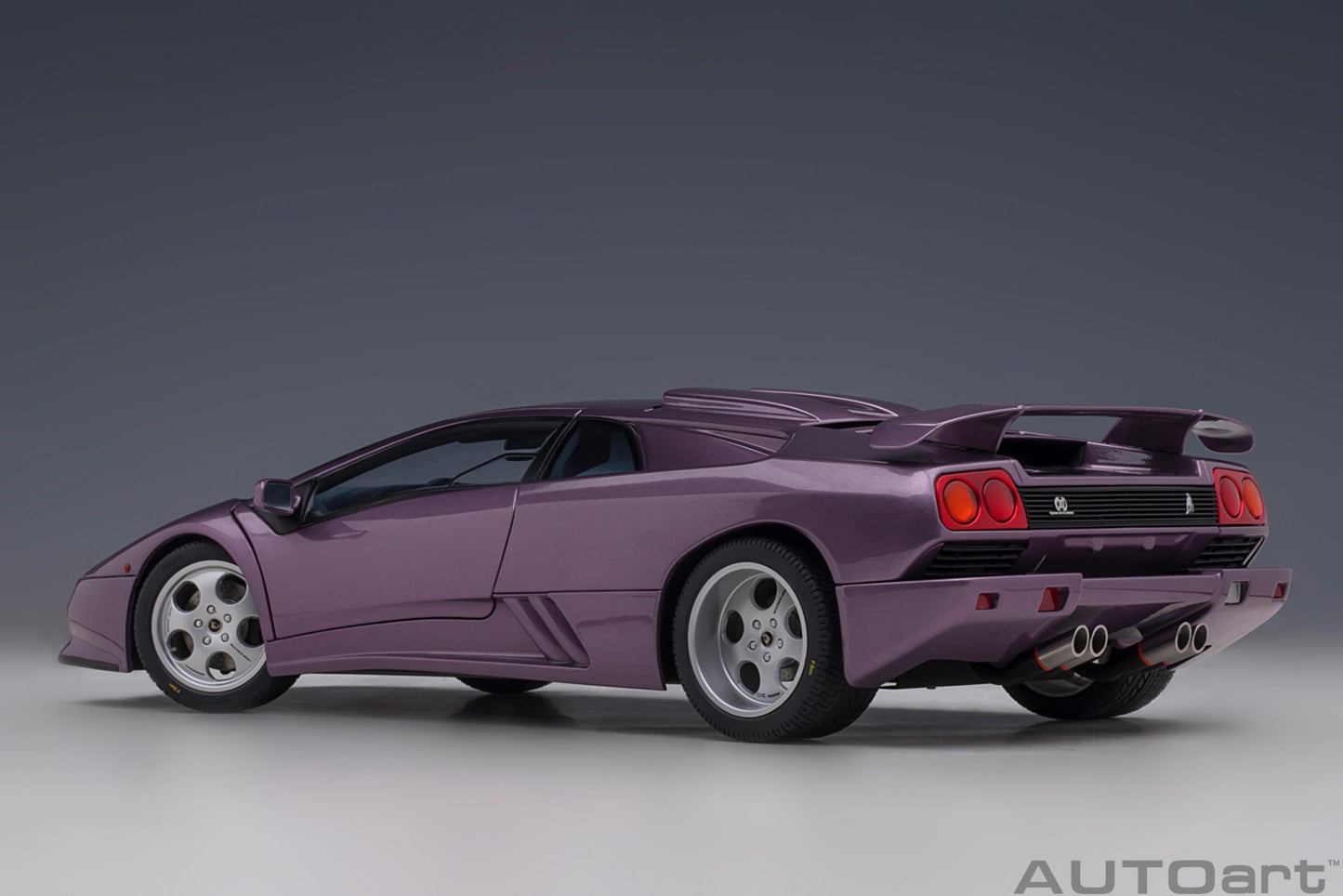 AUTOart Lamborghini Diablo SE30 JOTA - Viola SE30 / Metallic Purple (1:18)