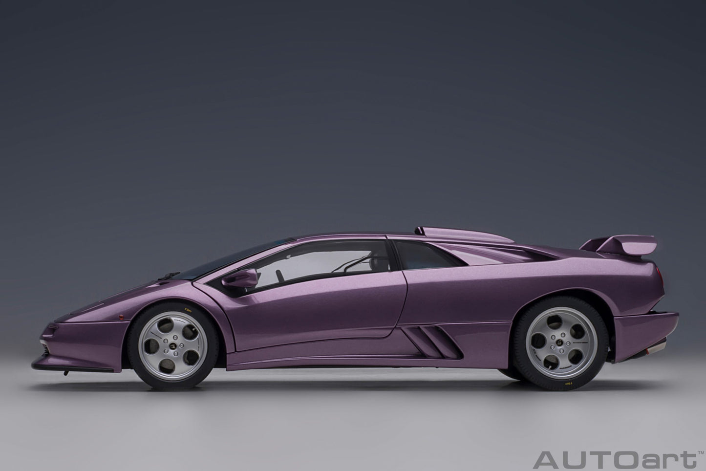 AUTOart Lamborghini Diablo SE30 JOTA - Viola SE30 / Metallic Purple (1:18)