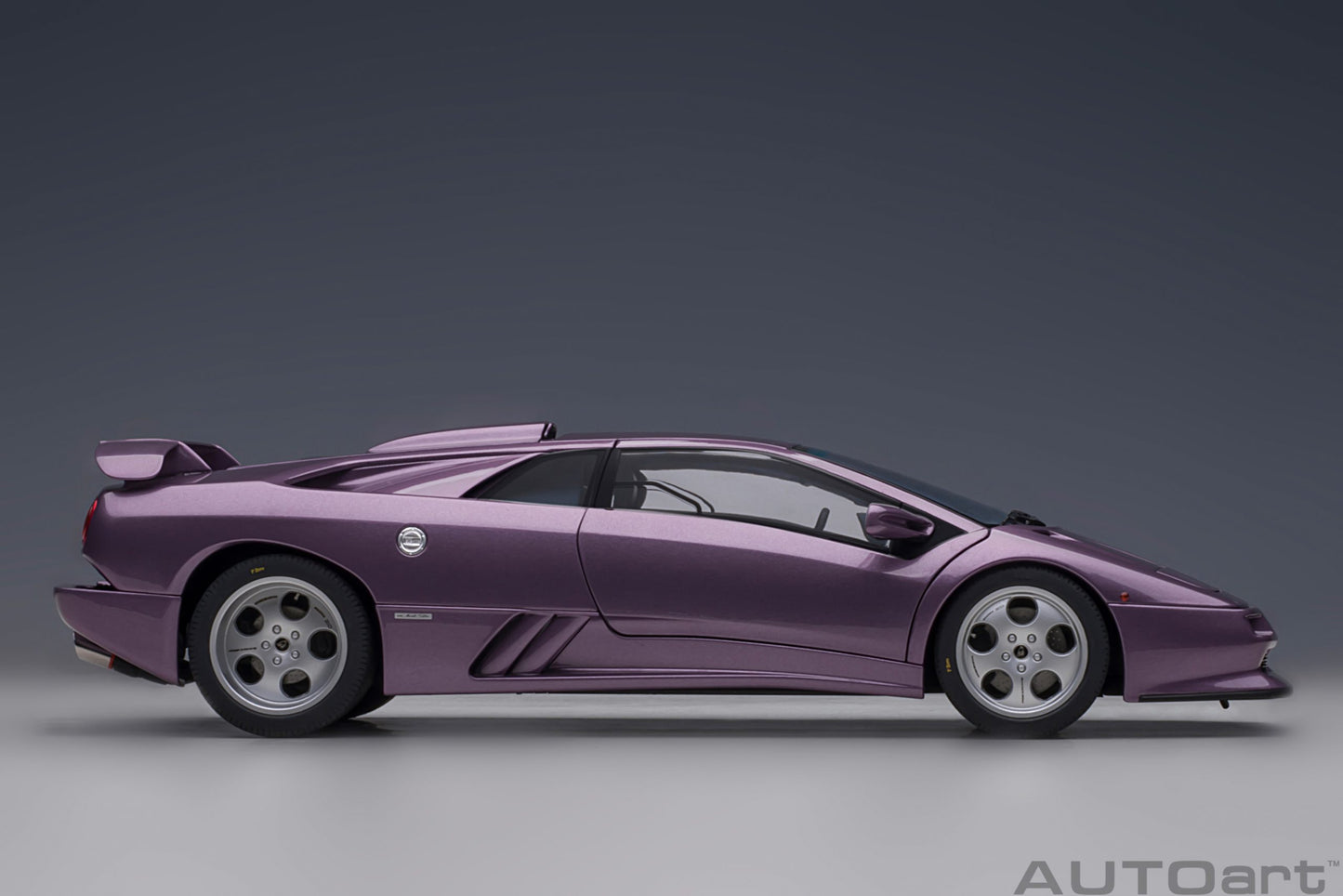 AUTOart Lamborghini Diablo SE30 JOTA - Viola SE30 / Metallic Purple (1:18)