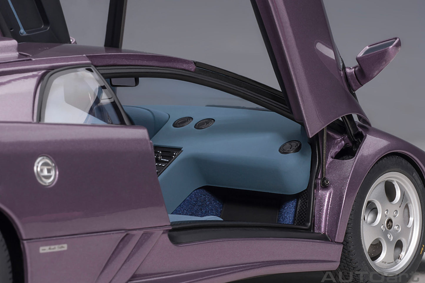 AUTOart Lamborghini Diablo SE30 JOTA - Viola SE30 / Metallic Purple (1:18)