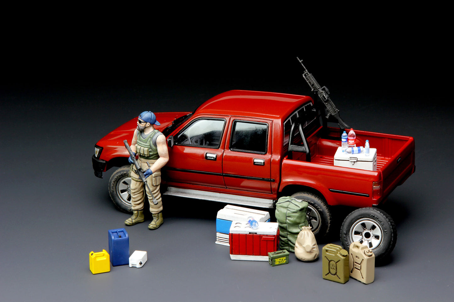 Meng Model Pick Up with Equipment (1:35)
