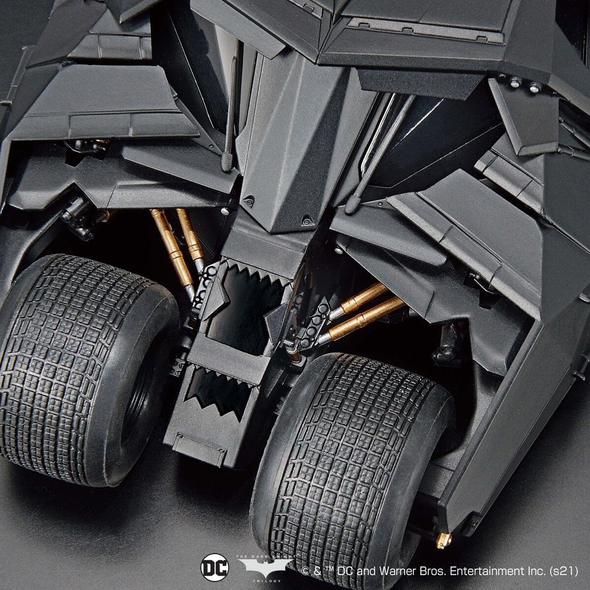 Bandai Batmobile (Batman Begins Version) (1:35)