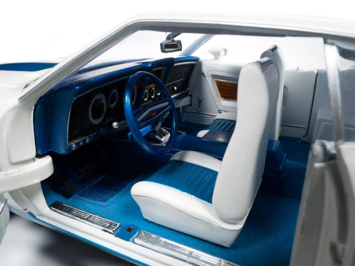 Auto World 1972 Ford Mustang Sprint - White (1:18)