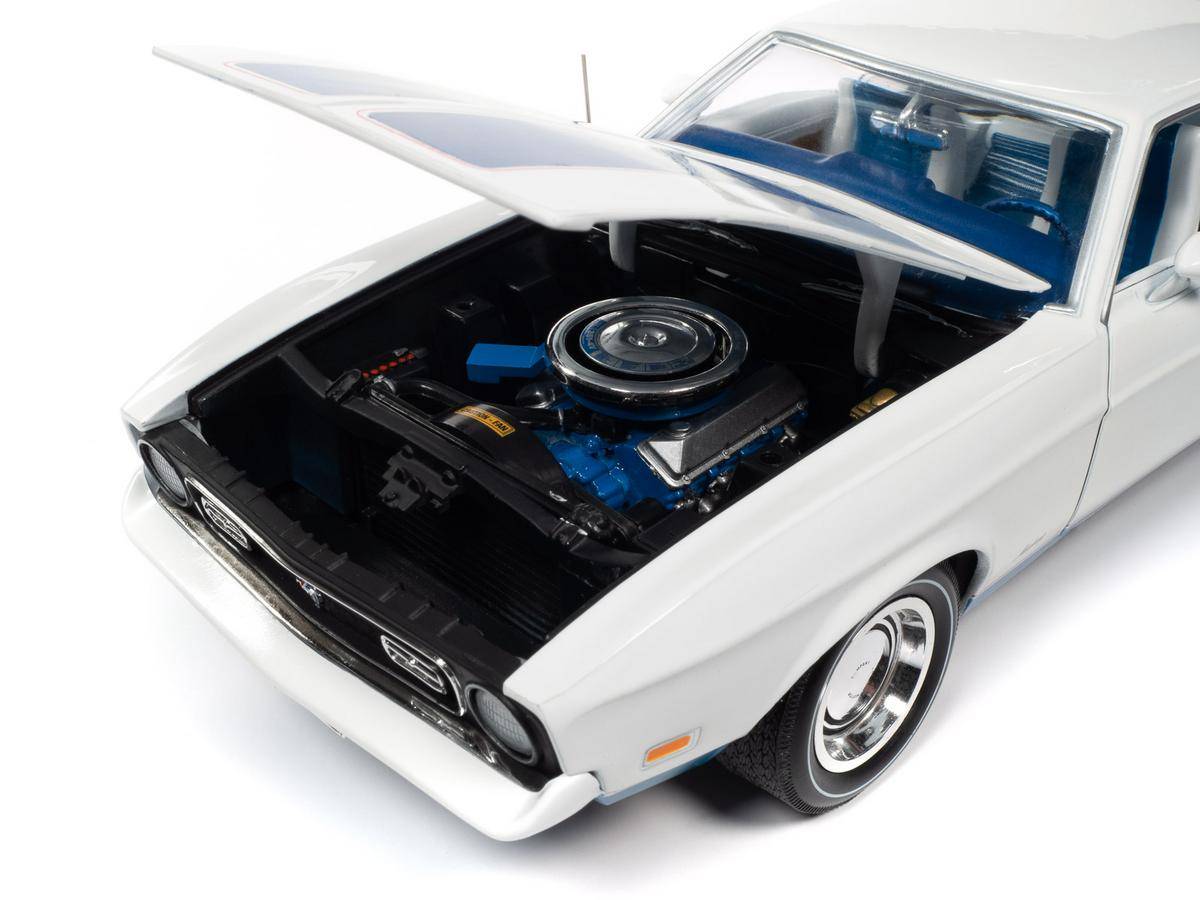 Auto World 1972 Ford Mustang Sprint - White (1:18)