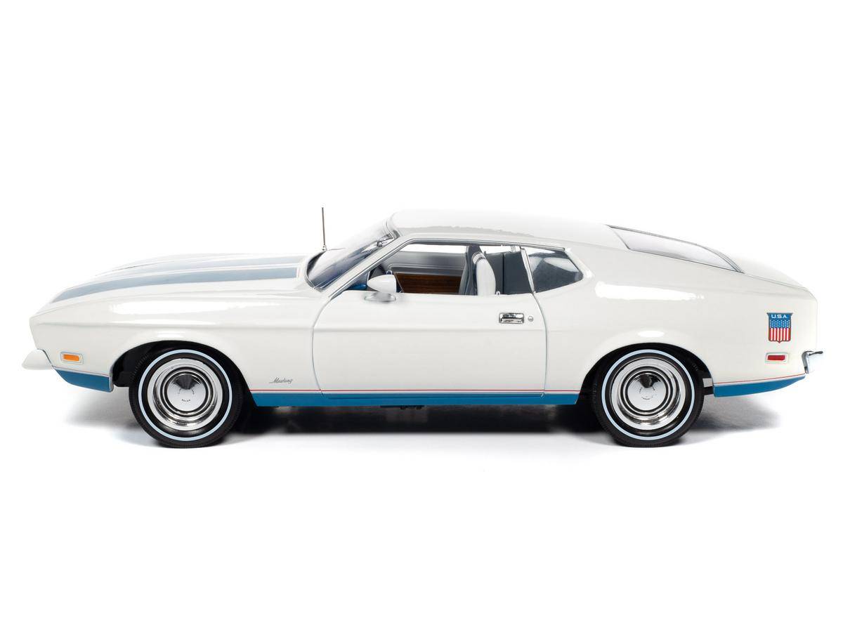 Auto World 1972 Ford Mustang Sprint - White (1:18)