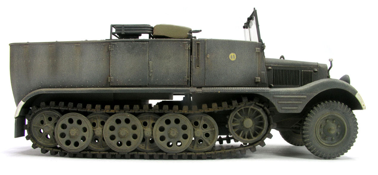 AFV Club Sd.Kfz.11 German 3 Ton Half-Track (1:35)