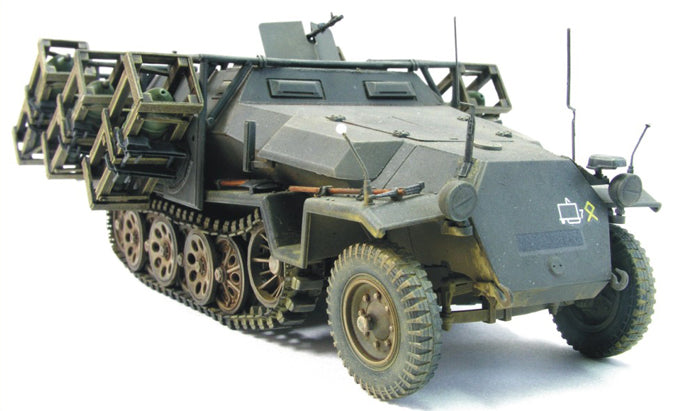 AFV Club Sd.Kfz.251/1 Ausf.C Ground Stuka (1:35)