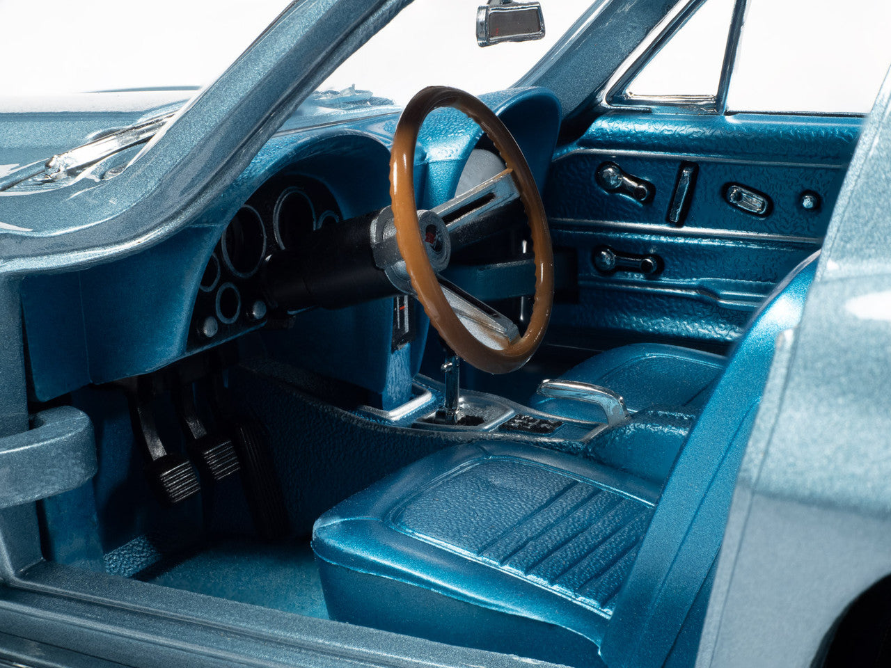 Auto World MCACN 1967 Chevy Corvette 427 - Elkhart Blue (1:18)