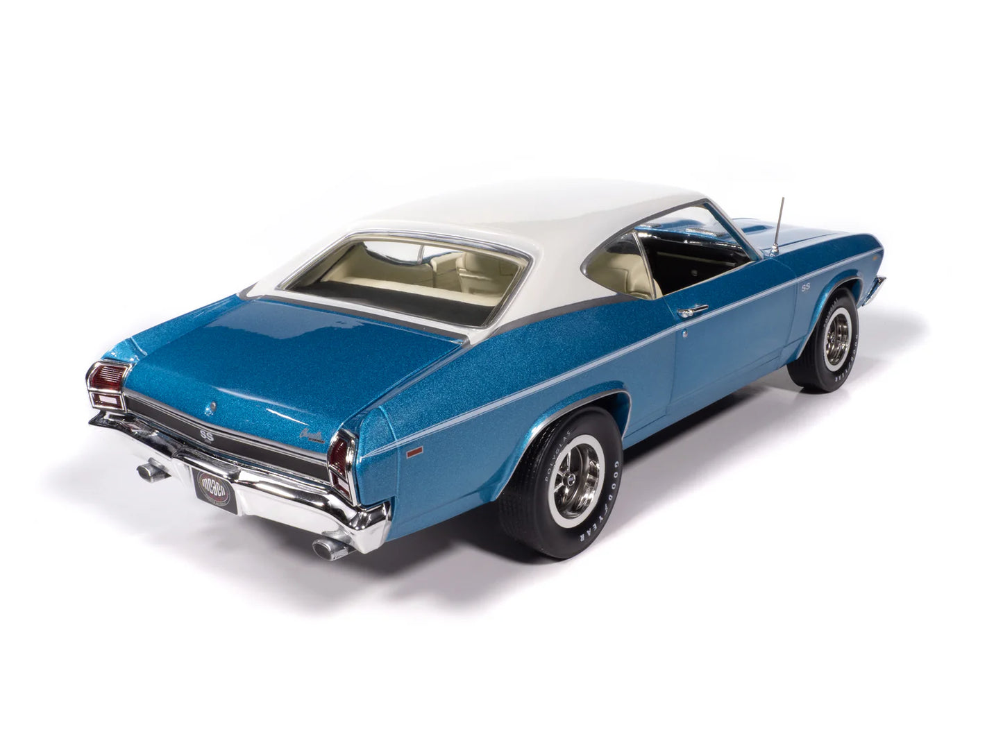 Auto World MCACN 1969 Chevy Chevelle SS 396 - Azure Turquoise (1:18)