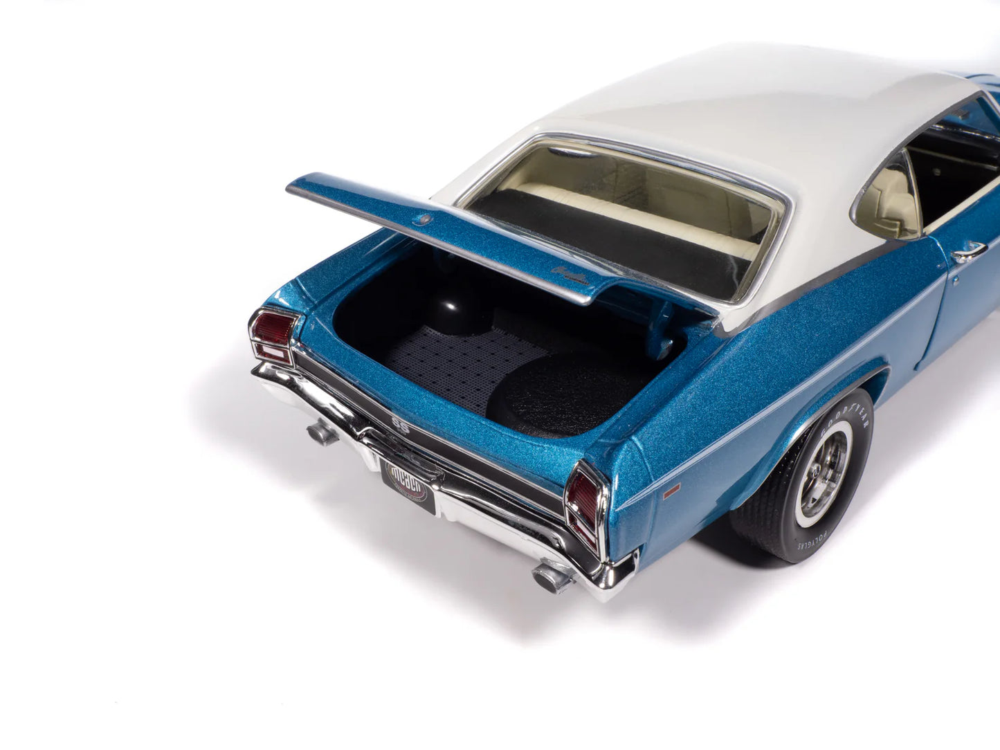 Auto World MCACN 1969 Chevy Chevelle SS 396 - Azure Turquoise (1:18)