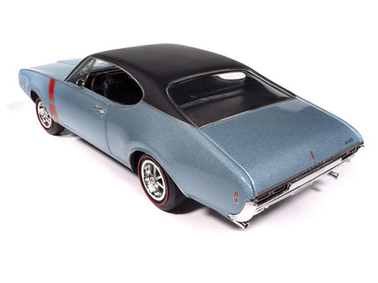 Auto World 1968 Oldsmobile 442 W30 Holiday Coupe - Teal Frost (1:18)