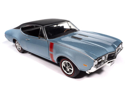 Auto World 1968 Oldsmobile 442 W30 Holiday Coupe - Teal Frost (1:18)