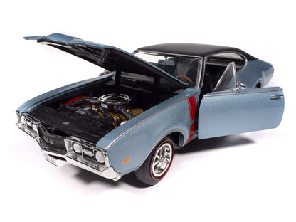 Auto World 1968 Oldsmobile 442 W30 Holiday Coupe - Teal Frost (1:18)