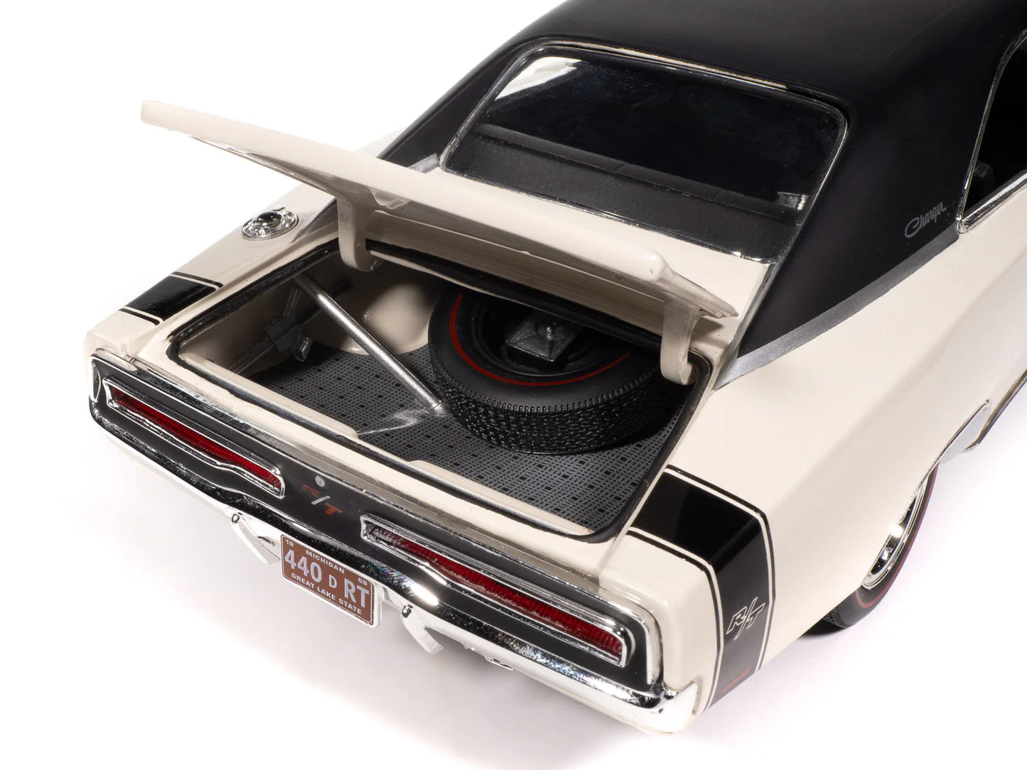 Auto World 1969 Dodge Charger R/T - White (1:18)